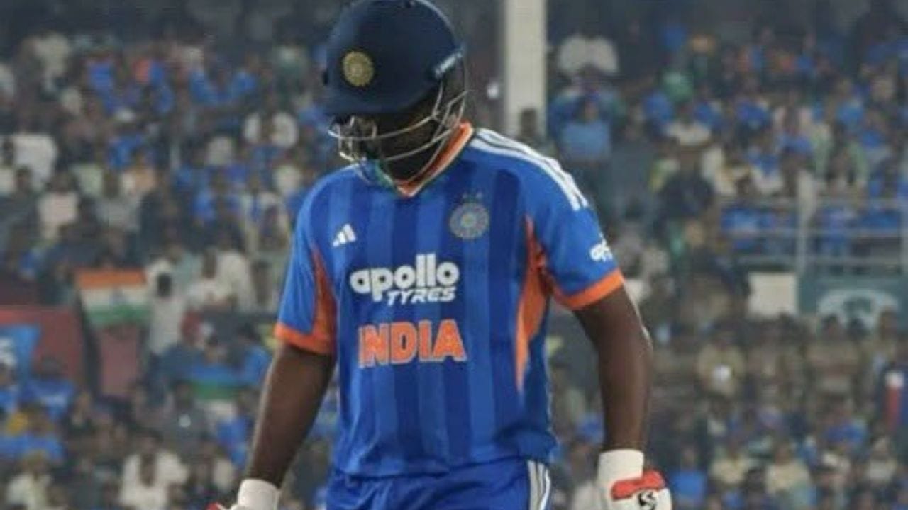 નામિબિયા સામેની મેચ સંજુ સેમસન માટે ખાસ હતી, કારણ કે આ તેનો પહેલો T20 વર્લ્ડ કપ દેખાવ હતો. અગાઉના વર્લ્ડ કપમાં તે ટીમનો ભાગ રહ્યો હતો, પરંતુ પ્લેઇંગ ઇલેવનમાં તક મળી નહોતી. સેમસને 31 વર્ષ અને 93 દિવસની ઉંમરે T20 વર્લ્ડ કપમાં ડેબ્યૂ કર્યું. તે આ ટૂર્નામેન્ટમાં ડેબ્યૂ કરનાર સૌથી મોટી ઉંમરના બેટ્સમેન છે. આ બાબતમાં અગાઉનો રેકોર્ડ અમિત મિશ્રાના નામે હતો.