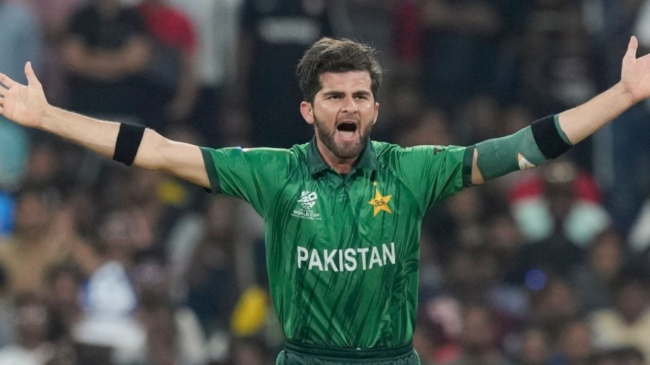 T20 WC Breaking: Shaheen Afridi breaks world record by taking 3 wickets in 3 overs, spoils England's game in Powerplay T20 WC Breaking: Shaheen Afridi breaks world record by taking 3 wickets in 3 overs, spoils England's game in Powerplay