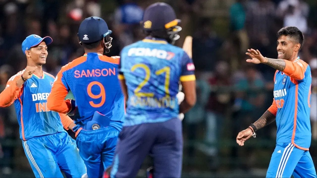 આ પહેલા 2008માં T20 ક્રિકેટમાં સુપર ઓવરનો અમલ શરૂ થયો હતો. તે પહેલાં ટાઈ મેચનો નિર્ણય “બોલ-આઉટ” પદ્ધતિથી લેવાતો હતો, જે ફૂટબોલના પેનલ્ટી શૂટઆઉટ જેવો હતો.