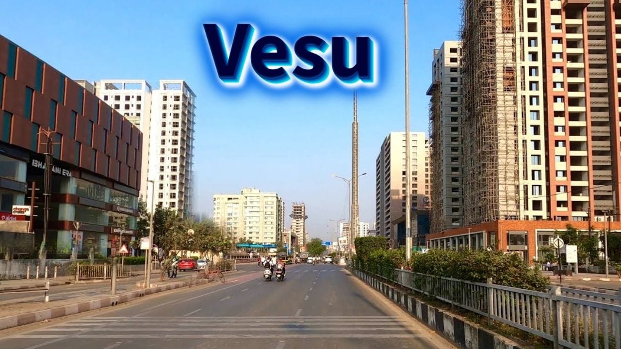 Vesu : વેસુ આજકાલ સુરતનું સૌથી પ્રીમિયમ રહેણાંક વિસ્તાર માનવામાં આવે છે. અહીં લક્ઝરી ફ્લેટ્સ, આધુનિક મોલ્સ અને IT ઓફિસિસ ઉપલબ્ધ છે. સારી પ્લાનિંગ, પહોળા રસ્તા અને વિકસિત ઇન્ફ્રાસ્ટ્રક્ચરના કારણે આ વિસ્તાર રહેણાંક અને રોકાણ બંને માટે પસંદગીનો બની ગયો છે.