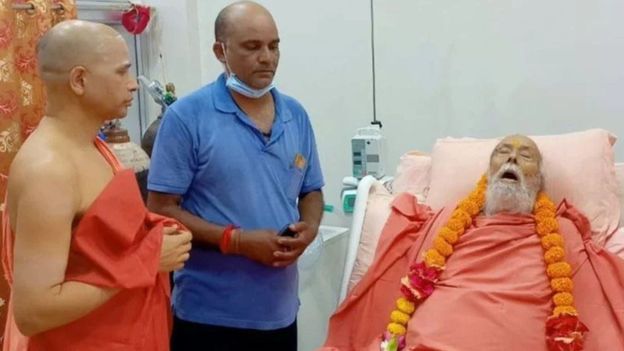 તેમના ગુરુ જોશી મઠના 45મા શંકરાચાર્ય સ્વામી સોરૂપાનંદ સરસ્વતીનું સપ્ટેમ્બર 2022માં અવસાન થયું હતુ.સ્વામી અવિમુક્તેશ્વરંદ વિશે વિસ્તારથી વાત કરીએ.