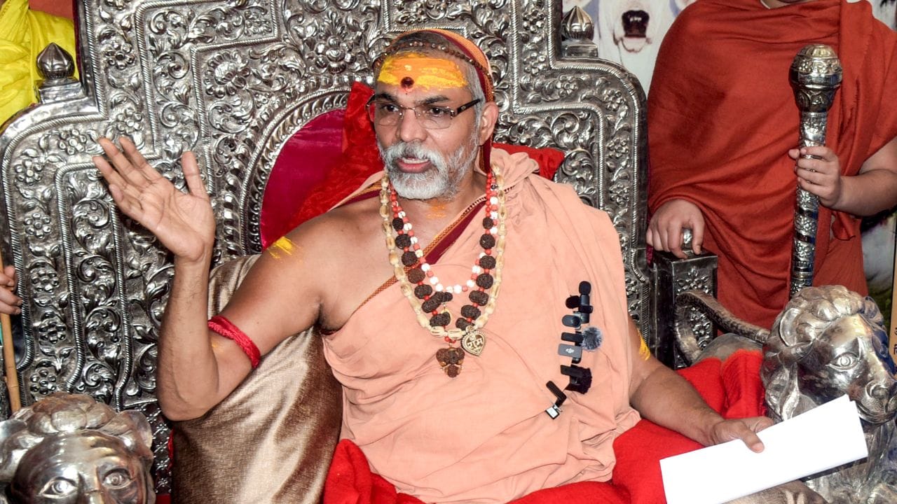 બ્રહ્મચારી રામ ચૈતન્યના કહેવા પર તેમણે સંસ્કૃતમાં અભ્યાસ શરુ કર્યો હતો. ઉમાશંકર ઉપાધ્યાયે વારણસીના ફેમસ સંપૂર્ણાનંદ સંસ્કૃત વિશ્વવિદ્યાલયમાંથી શાસ્ત્રી અને આચાર્યનું શિક્ષણ મેળવ્યું હતુ. અભ્યાસ દરમિયાન તેમણે 1994માં છાત્રસંધની ચૂંટણી જીતી હતી. 