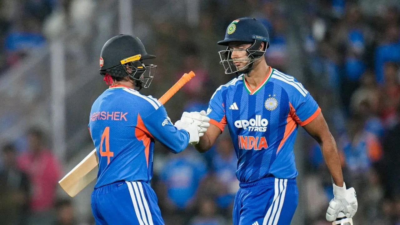 ટીમ ઈન્ડિયાના બેટ્સમેનોના નામે સૌથી વધુ છગ્ગા ફટકારવાનો રેકોર્ડ છે. શિવમ દુબે અને ઈશાન કિશન 11-11 છગ્ગા ફટકાર્યા છે, જે આ આવૃત્તિમાં સંયુક્ત રીતે સૌથી વધુ છે. આ બે બેટ્સમેન ઉપરાંત, ફક્ત પાકિસ્તાનના સાહિબજાદા ફરહાને 11 છગ્ગા ફટકાર્યા છે. ભારત સૌથી વધુ છગ્ગા મારનારી ટીમ છે.