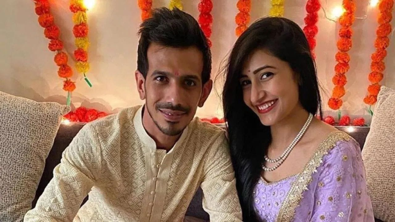 યુઝવેન્દ્ર ચહલે 2020 માં ડાન્સર ધનશ્રી વર્મા સાથે લગ્ન કર્યા હતા. બે વર્ષથી બંને અલગ રહેતા હતા અને અંતે સત્તાવાર રીતે સંબંધ સમાપ્ત કર્યો. અહેવાલો મુજબ, છૂટાછેડા કરાર હેઠળ ચહલ દ્વારા ભરણપોષણ ચૂકવવામાં આવ્યું છે.