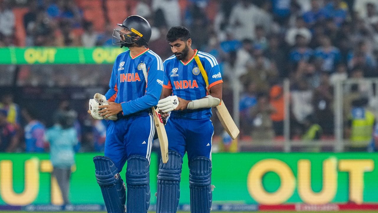  ભારત અને ઝિમ્બાબ્વે તેમની પહેલી સુપર 8 મેચ હારી ગઈ છે.ભારત અને ઝિમ્બાબ્વે વચ્ચે મેચ સાંજે 7 કલાકે શરુ થશે. 