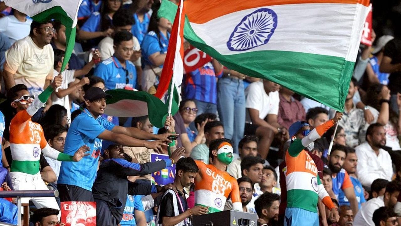 આ વીડિયો ખાસ એટલા માટે પણ ચર્ચામાં રહ્યો કારણ કે તન્વીની ખુશી અને ઊર્જા સ્પષ્ટ દેખાઈ રહી હતી. પ્રેક્ષકો વચ્ચે બેઠા બેઠા ડાન્સ કરતી તેણીનો આનંદ મેચના માહોલને વધુ જીવંત બનાવતો હતો. સોશિયલ મીડિયા પર આ ક્લિપ ઝડપથી ફેલાઈ ગઈ અને તન્વી ટ્રેન્ડ કરવા લાગી.