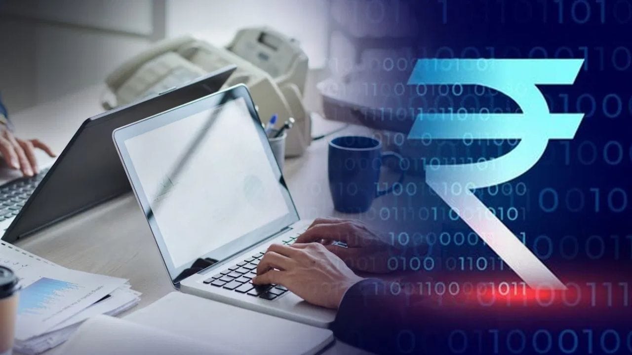 આવી જ રીતે, હોસ્ટેલ એલાઉન્સ પર મળતી ટેક્સ છૂટ પણ પ્રતિ બાળક દર મહિને ₹300 થી વધારીને ₹9,000 કરી દેવામાં આવી છે. જો કે, આ છૂટ માત્ર 2 બાળકો સુધી જ મર્યાદિત રહેશે. ધારો કે, કોઈ નોકરિયાત વ્યક્તિની વાર્ષિક આવક ₹30 લાખ છે, તો જૂના નિયમ મુજબ શિક્ષણ ખર્ચ પર વાર્ષિક ₹2,400 અને હોસ્ટેલ ખર્ચ પર ₹7,200 ની છૂટ મળતી હતી. દર મહિને ₹75 હજાર ભાડા પર વાર્ષિક ₹6 લાખનું HRA અને ₹50 હજારનું સ્ટાન્ડર્ડ ડિડક્શન મળીને કુલ છૂટ ₹6,59,600 થતી હતી.