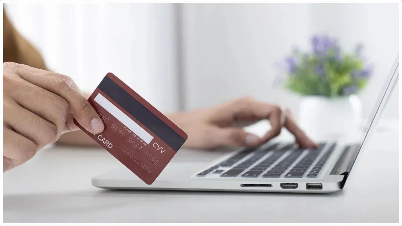 એડ્રેસ પ્રૂફ તરીકે ક્રેડિટ કાર્ડ સ્ટેટમેન્ટ: હવે પાન કાર્ડ (PAN) કઢાવવા માટે એડ્રેસ પ્રૂફની ચિંતા ઓછી થઈ જશે. જો તમારું ક્રેડિટ કાર્ડ સ્ટેટમેન્ટ ત્રણ મહિનાથી વધુ જૂનું ન હોય, તો તેને સત્તાવાર રીતે સરનામાના પુરાવા તરીકે સ્વીકારવામાં આવશે.