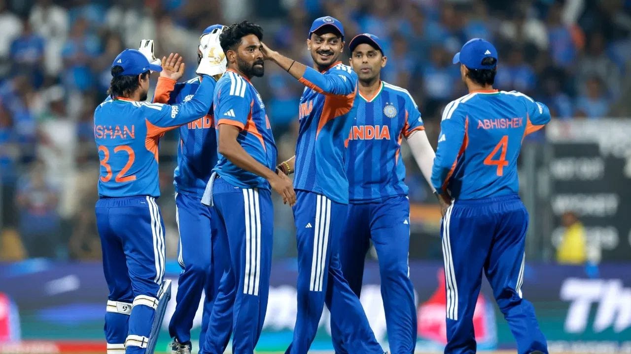 ટી20 વર્લ્ડ કપની છેલ્લી સીઝનમાં ટીમ ઈન્ડિયાએ સતત 8 મેચ જીતી હતી અને ચેમ્પિયન પણ બની હતી. હવે આ ટૂર્નામેન્ટની પ્રથમ મેચમાં જ અમેરિકાને હરાવીને ભારતીય ટીમે ટી20 વર્લ્ડ કપમાં સતત 9મી જીત મેળવી લીધી છે. આ શાનદાર પ્રદર્શન સાથે ભારતે ટી20 વર્લ્ડ કપના ઇતિહાસમાં સૌથી વધુ સતત જીતનો વર્લ્ડ રેકોર્ડ બનાવી દીધો છે.