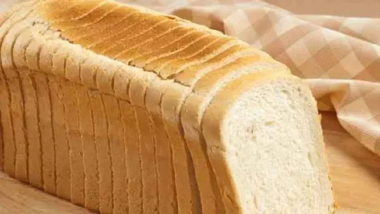 બીજું કે, જે લોકોને ડાયાબિટીસનું જોખમ છે અથવા જેમનું સુગર કંટ્રોલ નબળું છે, તેમના માટે આ આદત ખાસ કરીને નુકસાનકારક હોઈ શકે છે. આયુર્વેદિક દ્રષ્ટિકોણથી, સવારે વધુ શર્કરાવાળો ખોરાક (Sugary Foods) લેવાથી પિત્ત અને કફનું સંતુલન બગડે છે, જે શરીરમાં સુસ્તી તેમજ અસ્વસ્થતા પેદા કરે છે.