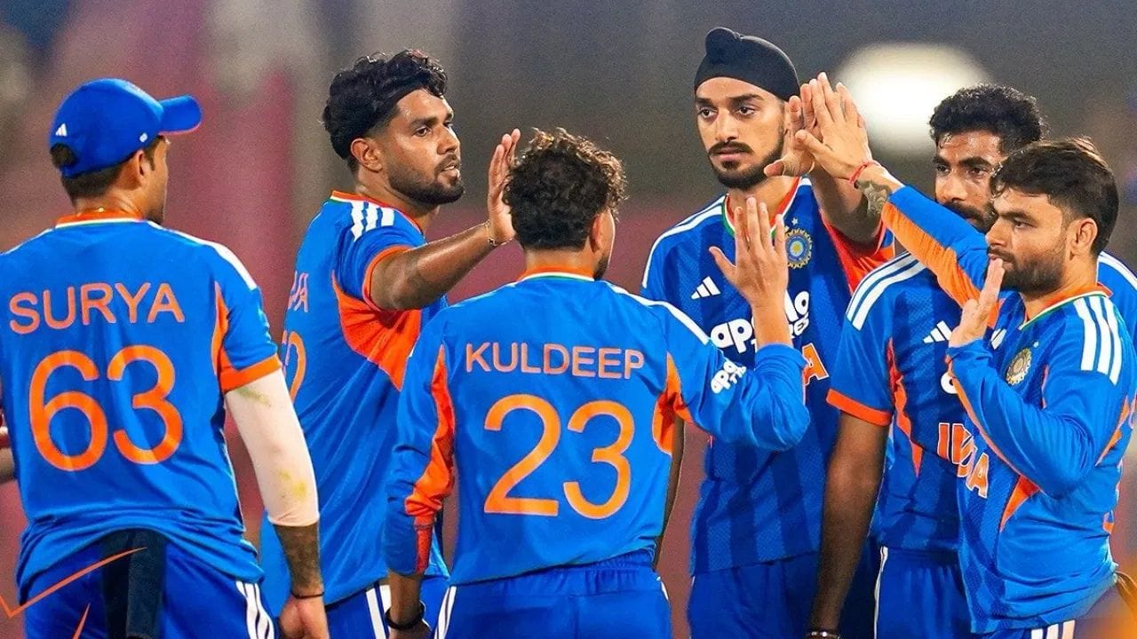 ભારતે અત્યાર સુધી ટૂર્નામેન્ટની બધી મેચ જીતી છે, પરંતુ પ્રદર્શન સંપૂર્ણ રીતે સંતોષકારક રહ્યું નથી. યુએસએ સામે ટીમ 77/6 બાદ ટીમ સંકટમાં આવી ગઈ હતી, જ્યારે નામિબિયા સામે મજબૂત શરૂઆત છતાં અપેક્ષા મુજબ મોટો સ્કોર ઉભો કરી શકાયો નહીં. પાકિસ્તાન સામે પણ ઇશાન કિશન સિવાય બેટિંગ લાઇનઅપ ખાસ અસરકારક દેખાઈ નહોતું. તેમ છતાં, સતત જીત ભારતની મજબૂતાઈ દર્શાવે છે.