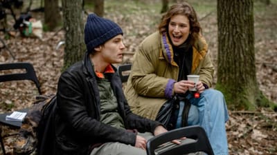 ધ સ્વામ્પ (The Swamp / Topi): આ વર્ષ 2021 માં રિલીઝ થયેલી એક રહસ્યમય ડ્રામા સિરીઝ છે. આ સિરીઝમાં કુલ 7 એપિસોડ છે અને તેને IMDb પર 6.6 સ્ટાર્સ મળેલા છે. આની વાર્તા પાંચ યુવાનની આસપાસ ફરે છે, જેઓ મોસ્કો છોડીને રશિયાના અંતરિયાળ વિસ્તારમાં આવેલા 'ટોપી' નામના એક રહસ્યમય ગામમાં પહોંચી જાય છે. ત્યાં તેઓ એક ત્યજી દેવાયેલા મઠમાં ફસાઈ જાય છે, જ્યાં તેમને માત્ર બહારના જોખમો જ નહીં પણ પોતાના મનના ડર અને કલ્પનાઓનો પણ સામનો કરવો પડે છે. આ સિરીઝમાં ઇવાન યાન્કોવ્સ્કી અને ટિખોન ઝિઝનેવ્સ્કી મુખ્ય કલાકારો છે.