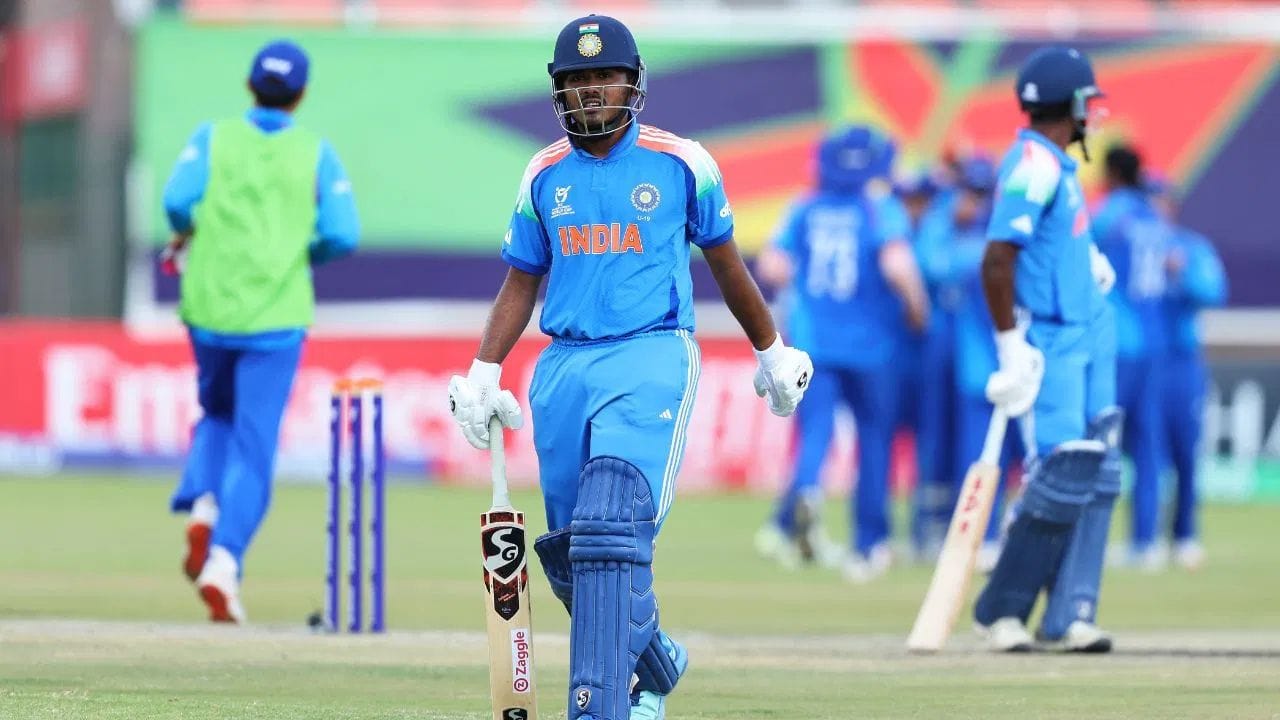 આ મેચમાં અફઘાનિસ્તાને ટોસ જીતી પહેલા બેટિંગ કરવાનો નિર્ણય લીધો અને 50 ઓવરમાં 310નો મજબુત સ્કોર બનાવ્યો હતો. ભારતે 311 રનનો ટાર્ગેટ માત્ર 41.1 ઓવરમાં 3 વિકેટના નુકસાન સાથે મેળવી લીધો હતો અને ફાઈનલમાં સ્થાન બનાવ્યું હતુ.