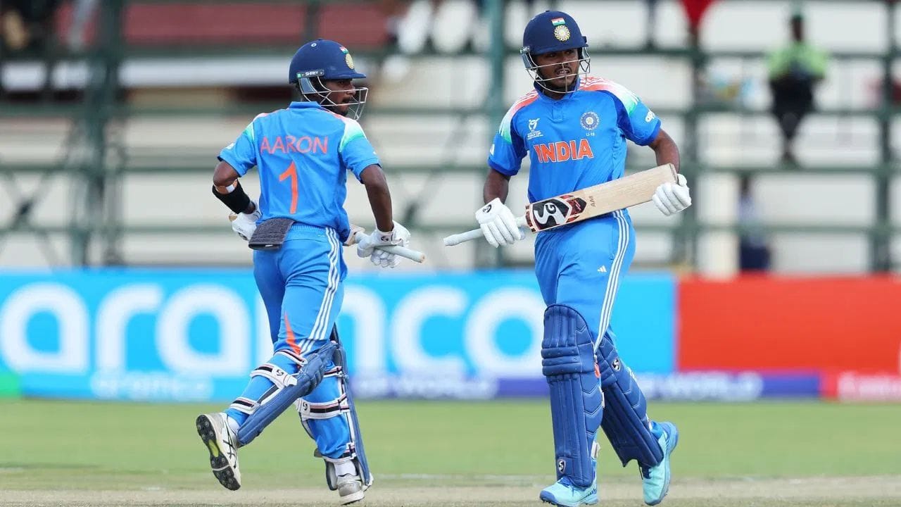 તમને જણાવી દઈએ કે, આ જીતની સાથે ભારત અંડર-19 વનડે વર્લ્ડકપના ઈતિહાસમાં સૌથી મોટો રન ચેઝ કરવાનો રેકોર્ડ પણ પોતાને નામ કર્યો છે. આ પહેલા આ રેકોર્ડ ન્યુઝીલેન્ડના નામે હતો. તેમણે વર્ષ 2006માં આયરલેન્ડ વિરુદ્ધ 305 રન બનાવી જીત મેળવી હતી.