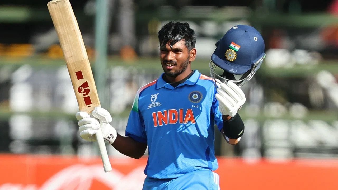 ભારત 10મી વખત અંડર-19 વનડે વર્લ્ડ કપની ફાઇનલમાં પહોંચ્યું છે, જે એક રેકોર્ડ છે. ભારત કરતાં વધુ વખત અન્ય કોઈ ટીમ અંડર-19 વનડે વર્લ્ડ કપની ફાઇનલમાં પહોંચી નથી, જે 6 વખત છે. ભારત આ ટૂર્નામેન્ટમાં એક પણ મેચ હાર્યું નથી.