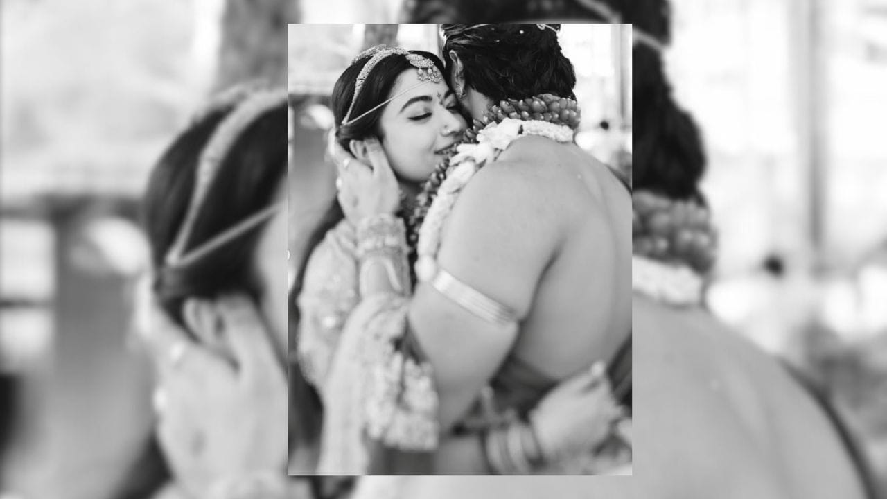 બંને સ્ટાર્સે અલગ-અલગ પરંપરાઓ અનુસાર વિધિપૂર્વક લગ્ન કર્યા હતા, જેના ફોટોઝ સોશિયલ મીડિયા પર વાયરલ થયા હતા. લોકો તેમના પરંપરાગત વસ્ત્રો અને રોયલ અંદાજથી ખૂબ પ્રભાવિત થયા હતા.