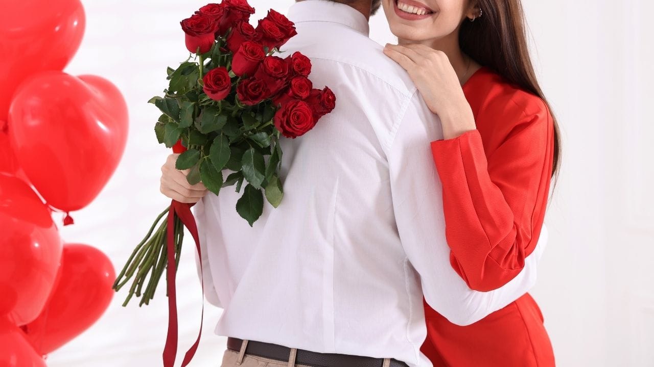 જે લોકોને અત્યાર સુધી પ્રેમનો અનુભવ થયો નથી, તેઓ પહેલી નજરે પ્રેમમાં પડી શકે છે. સૌથી ખાસ વાત એ છે કે સામેની વ્યક્તિ પણ તમારી લાગણીઓને સમજી શકે છે. સંબંધમાં રહેલા અથવા પરિણીત લોકો માટે વેલેન્ટાઇન ડે 2026 લાગણીઓ વ્યક્ત કરવાનો ઉત્તમ અવસર રહેશે. બંને વચ્ચેનું માનસિક અને ભાવનાત્મક અંતર નોંધપાત્ર રીતે ઘટશે અને દિવસ ખુશીથી પસાર થશે.(નોંધ : અહીં આપવામાં આવેલી માહિતી ફક્ત આપની જાણકારી માટે છે. Tv9 ગુજરાતી કોઈ વાતની પુષ્ટિ કરતું નથી.)