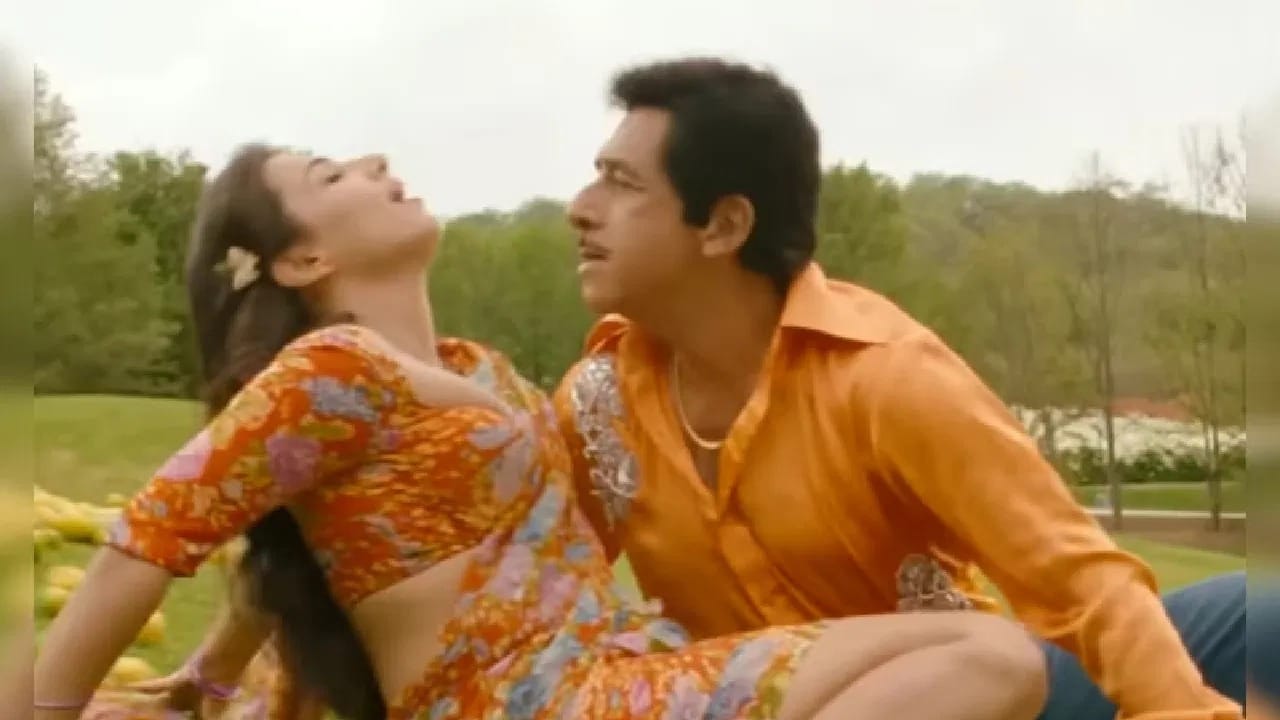 ફિલ્મનું 3 મિનિટ અને 54 સેકન્ડનું ગીત ઓહ લા લા સૌથી વધુ ચર્ચામાં રહ્યું હતું. ગીતના બોલ, વિદ્યા બાલનના શક્તિશાળી અને આત્મવિશ્વાસભર્યા ડાન્સ મૂવ્સે તેને વાયરલ બનાવી દીધું હતું. આ ગીતને સંગીતકાર બપ્પી લહેરી અને ગાયિકા શ્રેયા ઘોષાલ એ પોતાની અવાજથી જીવંત બનાવ્યું હતું.