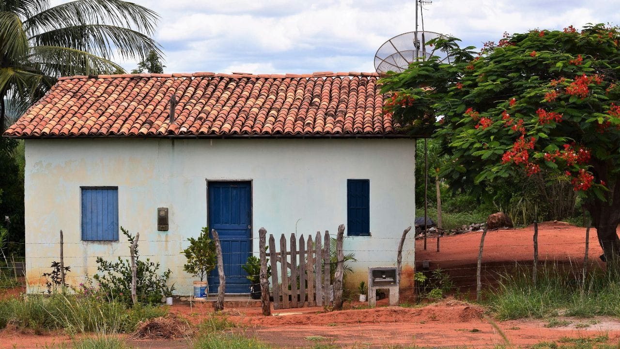 "eGramSwaraj એ પંચાયતી રાજ સંસ્થાઓ માટે એક સરળ કાર્ય-આધારિત એકાઉન્ટિંગ એપ્લિકેશન છે, જે આયોજનથી લઈને અમલીકરણ સુધીની તમામ પ્રક્રિયાઓને એક જ પ્લેટફોર્મ પર લાવી પારદર્શિતા સુનિશ્ચિત કરે છે."
AI, ડ્રોન અને એપ્સ: પંચાયત હવે હાઈ-ટેક બની છે માત્ર એકાઉન્ટિંગ જ નહીં, પંચાયતની કાર્યશૈલીમાં પક્ષપાત દૂર કરવા માટે સરકારે ૪ આધુનિક હથિયારો આપ્યા છે: