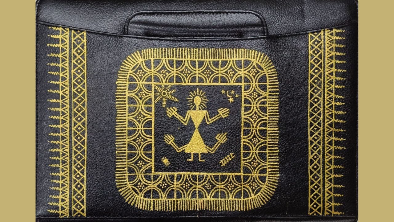 છેલ્લા ચાર વર્ષથી ગુજરાત સરકાર બજેટ પોથી પર વારલી ચિત્રકલાને સ્થાન આપી આ કળાને પ્રોત્સાહન આપી રહી છે. આ વર્ષે પણ શ્રી બીના હસમુખ પટેલે બજેટ પોથી પર સુંદર વારલી ચિત્ર દોરી આ પરંપરા જાળવી રાખી છે. આ પ્રયાસ પ્રાચીન સંસ્કૃતિને જીવંત રાખવાનો એક સરાહનીય પગલું ગણાય છે.
