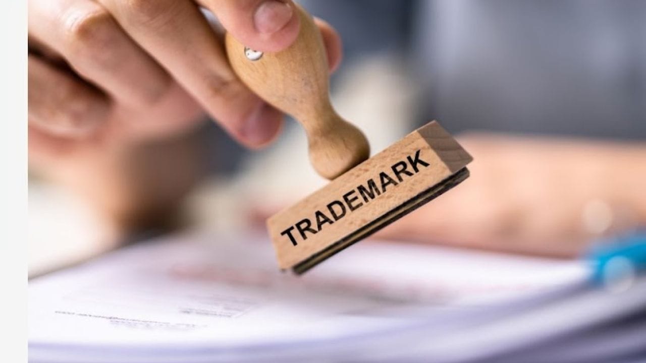 ટ્રેડમાર્ક કેટલા સમય માટે માન્ય હોય છે?: ભારતમાં ટ્રેડમાર્ક 10 વર્ષ માટે માન્ય હોય છે. ત્યારબાદ તેને નવીનીકરણ (renewal) દ્વારા આગળ વધારી શકાય છે. આ રીતે ટ્રેડમાર્ક માત્ર કાનૂની પ્રક્રિયા નથી, પરંતુ તે તમારા બિઝનેસની ઓળખ અને પ્રતિષ્ઠા માટે મજબૂત ઢાલ છે. સ્ટાર્ટઅપ હોય કે મોટી કંપની – દરેક માટે ટ્રેડમાર્ક નોંધણી કરાવવી ખૂબ જ મહત્વપૂર્ણ છે.

