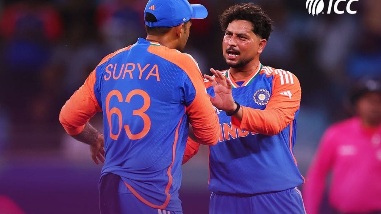  કુલદીપ યાદવે ઉત્તર પ્રદેશના કાનપુરમાં કરમ દેવી મેમોરિયલ એકેડેમીમાં અભ્યાસ કર્યો હતો. અભ્યાસ કરતી વખતે તેનું ધ્યાન અભ્યાસ કરતા કિકેટમાં વધુ રહેતું હતુ. તેમણે ધોરણ 12 સુધી જ અભ્યાસ કર્યો છે.