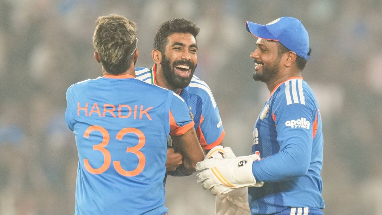  સ્ટાર ઓલરાઉન્ડરે માત્ર 9 સુધીનો અભ્યાસ કર્યો છે.હાર્દિક પંડ્યાએ વડોદરાની એમકે હાઈસુકલમાં અભ્યાસ કર્યો છે. ધોરણ 9 પછી અભ્યાસ છોડી ક્રિકેટની કોચિંગમાં જોડાયો હતો.