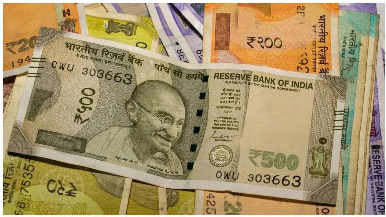 બજેટ પહેલાં રજૂ કરાયેલા આર્થિક સર્વેમાં જણાવાયું હતું કે માર્ચ 2025 સુધીમાં પ્રધાનમંત્રી જન ધન યોજના (PMJDY) હેઠળ 552 મિલિયન બેંક ખાતા ખોલવામાં આવ્યા હતા.