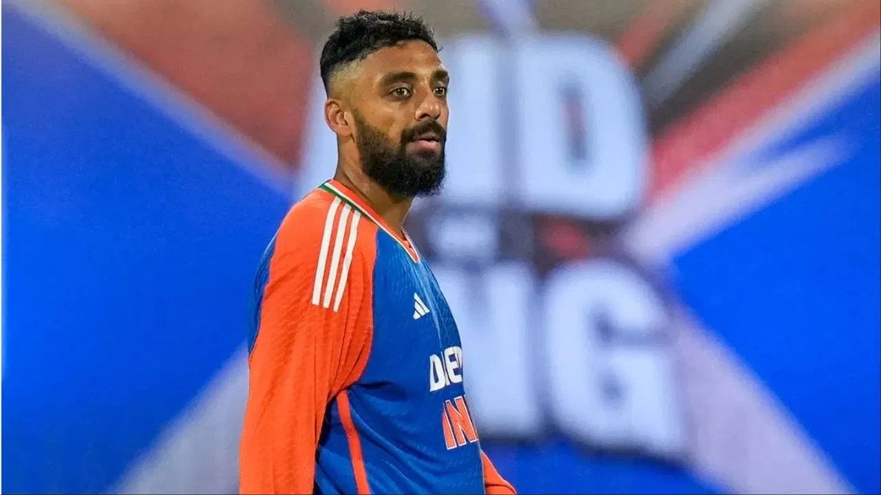 બોલરોના રેન્કિંગમાં, વરુણ ચક્રવર્તી નંબર 1 પર યથાવત છે. રાશિદ ખાન એક સ્થાન આગળ વધીને બીજા સ્થાને પહોંચી ગયો છે. અબરાર અહેમદ ત્રીજા, આદિલ રાશિદ ચોથા, જ્યારે ઝિમ્બાબ્વેનો બોલર બ્રેડ ઇવાન્સ 10 ખેલાડીઓને પાછળ છોડીને 5મા સ્થાને પહોંચી ગયો છે. વાનિન્દુ હસરંગા છઠ્ઠા, ત્યારબાદ જેકબ ડફી સાતમા, એડમ ઝામ્પા આઠમા, મુસ્તફિઝુર રહેમાન નવમા અને મોહમ્મદ નવાઝ દસમા સ્થાને છે.