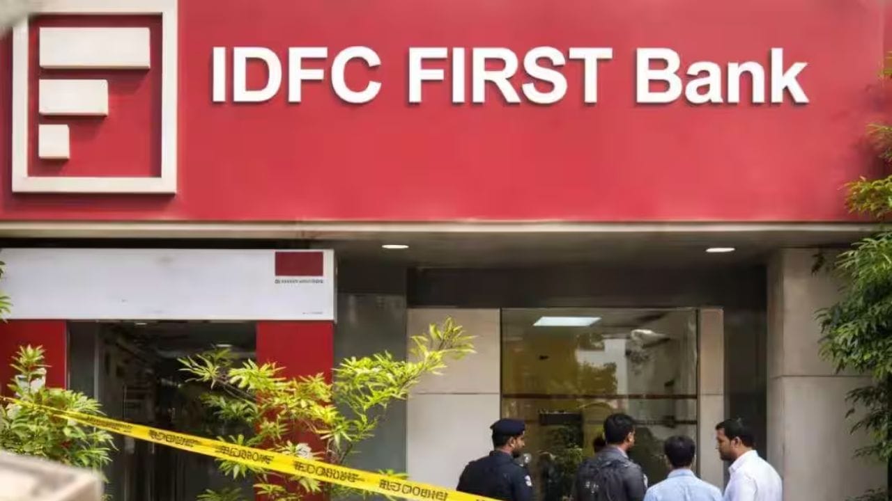 છેતરપિંડીની વિગતો આપતા, બેંકે જણાવ્યું હતું કે હરિયાણા સરકારનો એક વિભાગ IDFC ફર્સ્ટ બેંક સાથે બેંકિંગ કરી રહ્યો હતો. ધિરાણકર્તાને અજ્ઞાત તારીખે ખાતામાં રહેલા બેલેન્સ અને જણાવેલ બેલેન્સ વચ્ચે કેટલીક વિસંગતતાઓ જોવા મળી હતી. હરિયાણા સરકારની અન્ય કંપનીઓના ખાતાઓમાં પણ આવી જ સમસ્યાઓ જોવા મળી હતી.