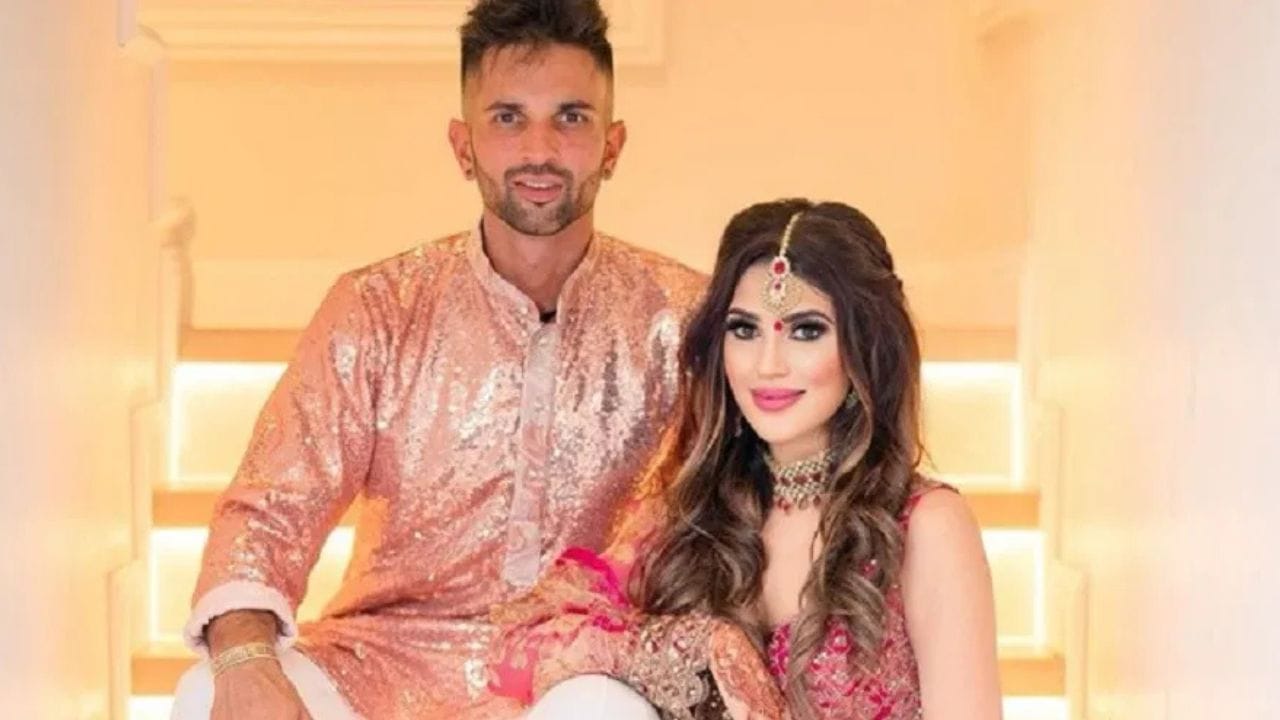 તેમના બંને પરિવારો ઘણા વર્ષો પહેલા ભારતથી દક્ષિણ આફ્રિકા સ્થળાંતરિત થયા હતા. દક્ષિણ આફ્રિકામાં ઉછર્યા હોવા છતાં, કેશવ અને લારિશા ભારતીય સંસ્કૃતિમાં ઊંડા મૂળ ધરાવે છે.