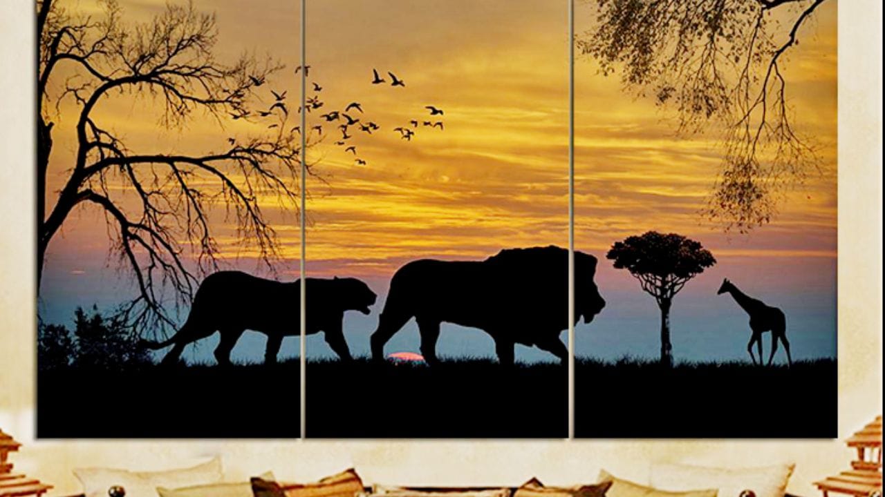 સિંહ જંગલનો રાજા હોઈ શકે છે, પરંતુ ઘરમાં સિંહનું ચિત્ર મૂકવાથી ઘરમાં ગરીબી આવી શકે છે. વાસ્તુ શાસ્ત્રમાં તેને શુભ માનવામાં આવતું નથી. સિંહનું ચિત્ર મૂકવાના ઘણા ગેરફાયદા છે, ચાલો અહીં જાણીએ.