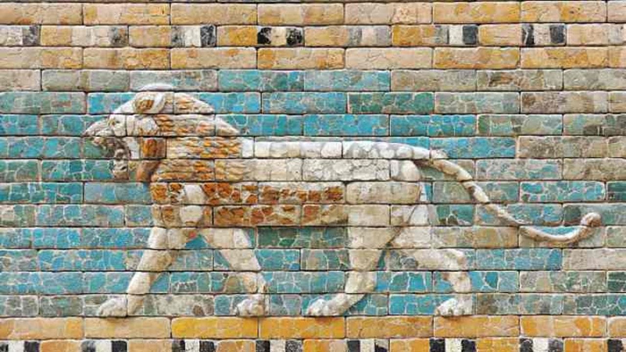 અશાંતિ અને ઝઘડો: સિંહ એક હિંસક જંગલી પ્રાણી છે, જે ઘરમાં આક્રમક વાતાવરણ બનાવી શકે છે અને કૌટુંબિક સંબંધોમાં તણાવ અને ગેરસમજ પેદા કરી શકે છે.