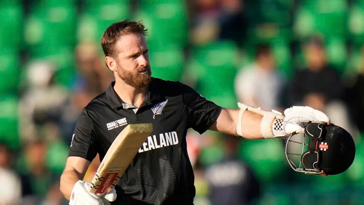 ચોથા સ્થાને ન્યુઝીલેન્ડનો કેન વિલિયમસન છે, જેનો T20 વર્લ્ડ કપમાં સ્ટ્રાઇક રેટ ફક્ત 112.53 છે. ન્યુઝીલેન્ડના આ સ્ટાર ખેલાડીએ T20 વર્લ્ડ કપમાં ખૂબ જ ધીમી બેટિંગ કરે છે.