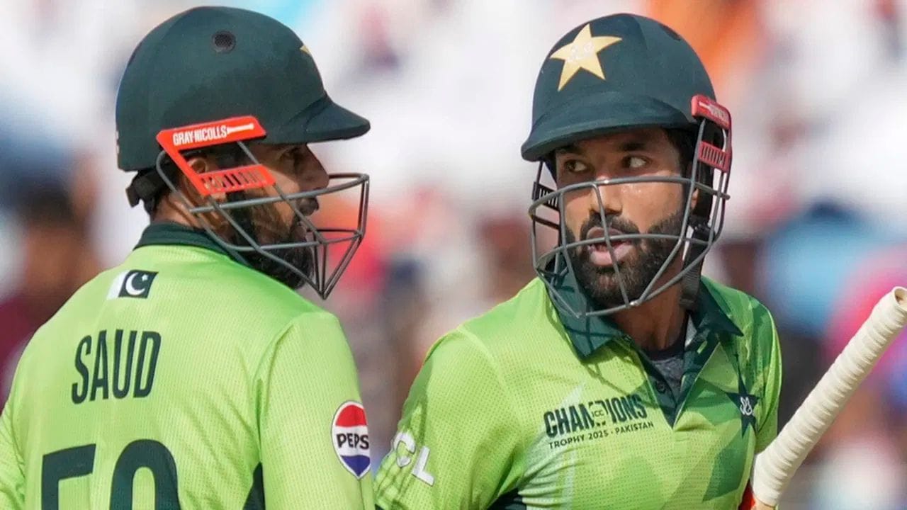 મોહમ્મદ રિઝવાન T20 વર્લ્ડ કપમાં સૌથી ઓછા સ્ટ્રાઇક રેટ માટે પાંચમા ક્રમે છે. આ ટુર્નામેન્ટમાં મોહમ્મદ રિઝવાનનો સ્ટ્રાઇક રેટ ફક્ત 112.9 છે. આ વખતે રિઝવાનને પાકિસ્તાનની ટીમમાં સ્થાન મળ્યું નથી.