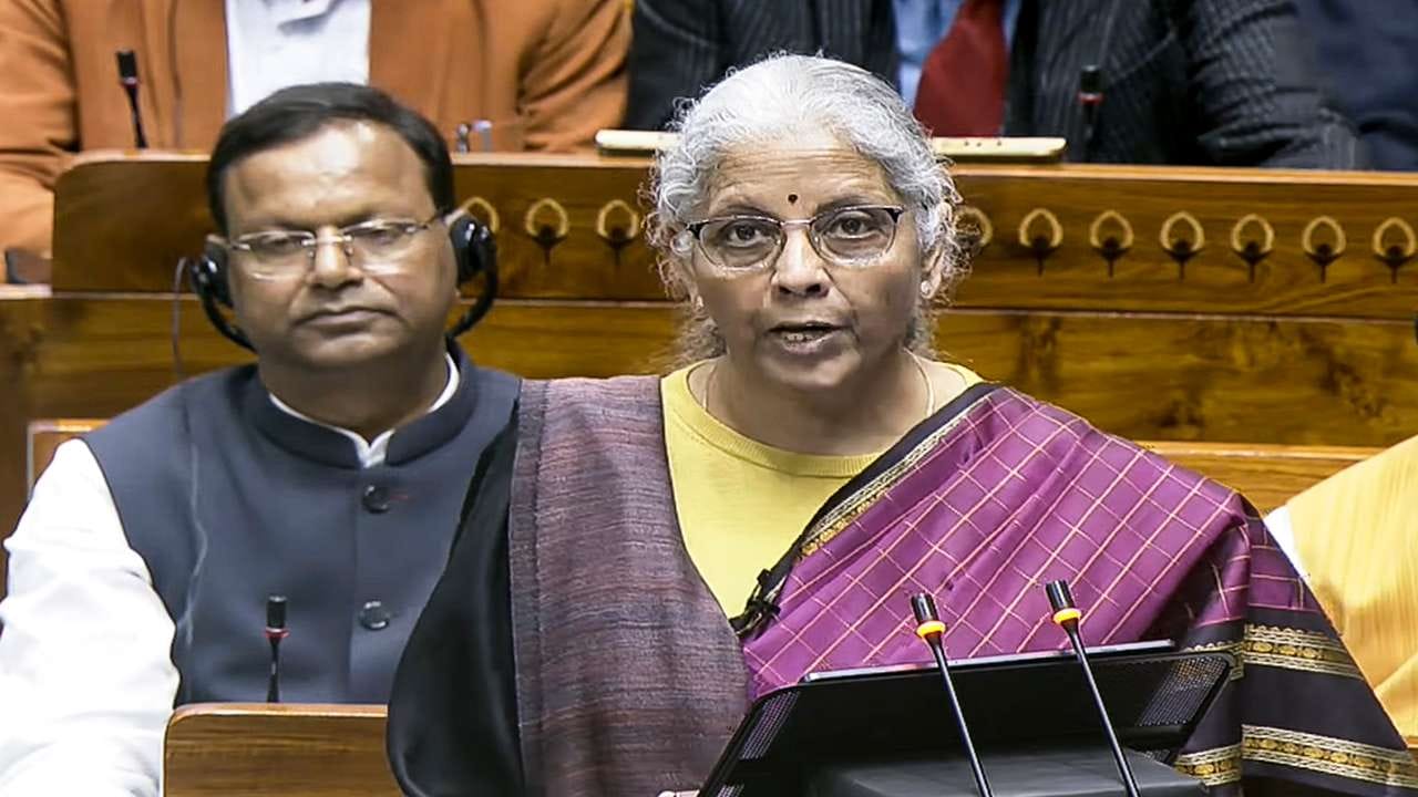 MSME અને ઉદ્યોગસાહસિકતા ક્ષેત્ર સાથે સંકળાયેલા માટે પણ જાહેરાત કરાઈ છે. MSME માટે 10,000 કરોડ રૂપિયાનું વિકાસ ફંડ ફાળવવાની જાહેરાત કરાઈ છે. આ જાહેરાતથી TReDS પ્લેટફોર્મ, ક્રેડિટ ગેરંટી અને સરળ ફાઇનાન્સિંગથી ગુજરાતના નાના ઉદ્યોગોને મોટો આધાર