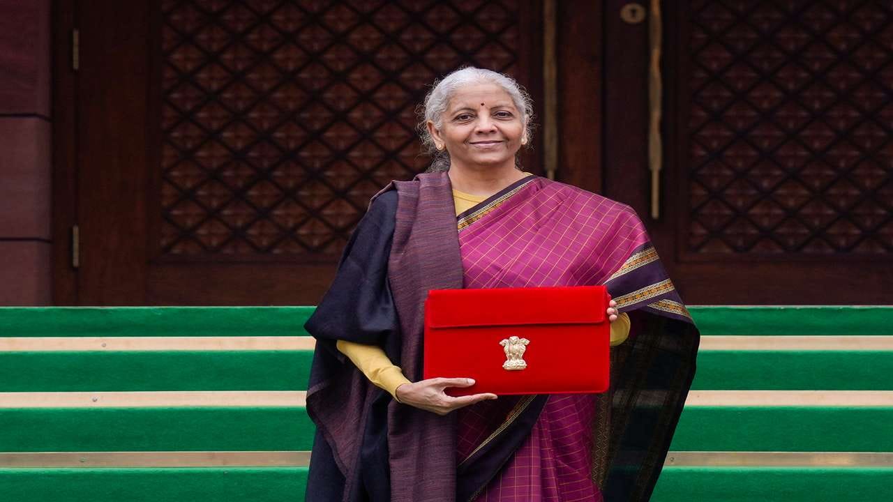 ઊર્જા અને ગ્રીન ટ્રાંઝિશન ક્ષેત્રે સોલર ગ્લાસ, લિથિયમ આયન બેટરી, બાયોગેસ અને ગ્રીન એનર્જી માટેની છૂટછાટો જાહેર કરાઈ છે. જેના કારણે ગુજરાત પહેલેથી જ રિન્યુએબલ એનર્જીમાં અગ્રણી હોવાથી વધુ રોકાણ ખેંચી શકે