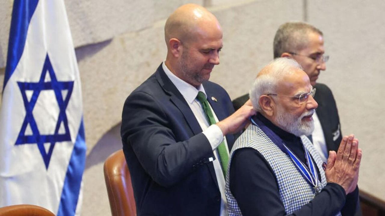 તેમણે જણાવ્યું હતું કે આધુનિક રાજ્યો તરીકે સંબંધો સ્થાપિત થયાના ઘણા સમય પહેલા, આપણે બે હજાર વર્ષ કરતાં વધુ જૂના સંબંધોથી જોડાયેલા હતા. તેમણે જણાવ્યું હતું કે યહૂદી વેપારીઓ ભૂમધ્ય સમુદ્રને હિંદ મહાસાગર સાથે જોડતા દરિયાઈ માર્ગો દ્વારા મુસાફરી કરતા હતા. તેઓ તક અને આદરની શોધમાં આવ્યા હતા. અને ભારતમાં, તેઓ આપણા પોતાના બની ગયા.