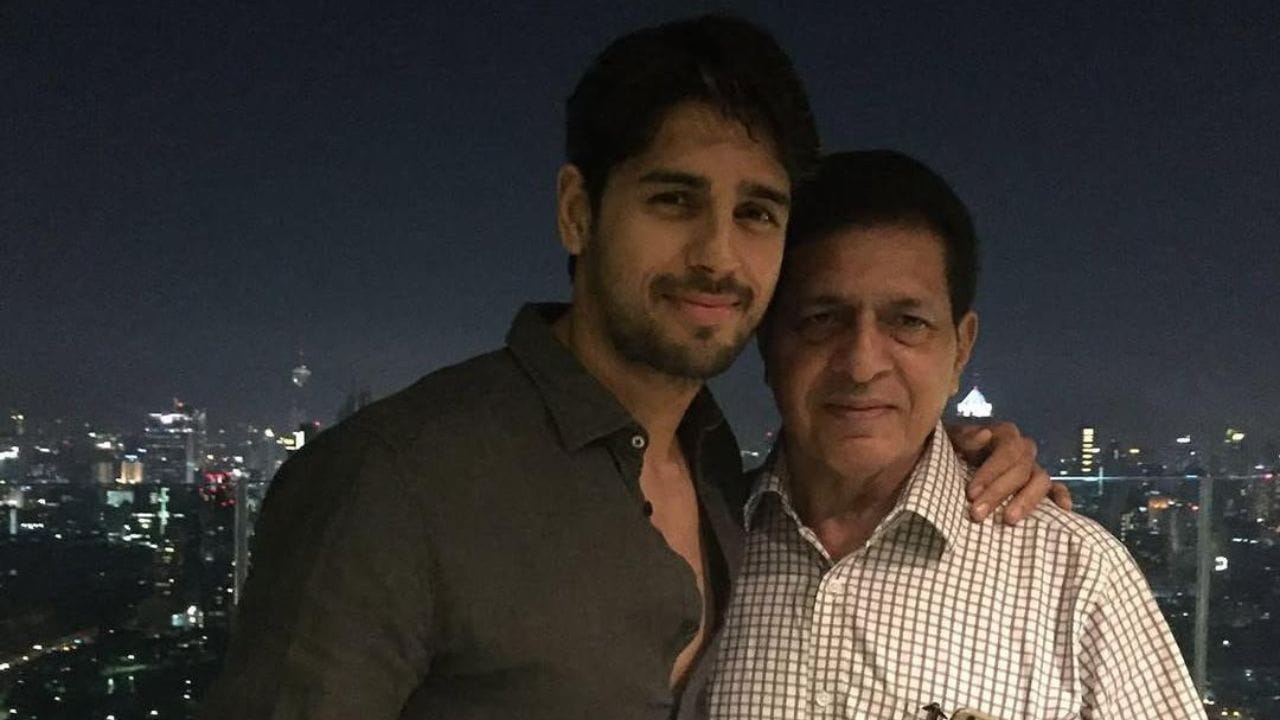 સિદ્ધાર્થએ લખ્યું, “પપ્પા, તમારી અખંડિતતા મારી સૌથી મોટી વારસાગત સંપત્તિ છે. તમારી શક્તિ મને દરરોજ માર્ગદર્શન આપે છે. તમારી સકારાત્મકતા આજે પણ અમારા પરિવારને એકસાથે જોડીને રાખે છે.”