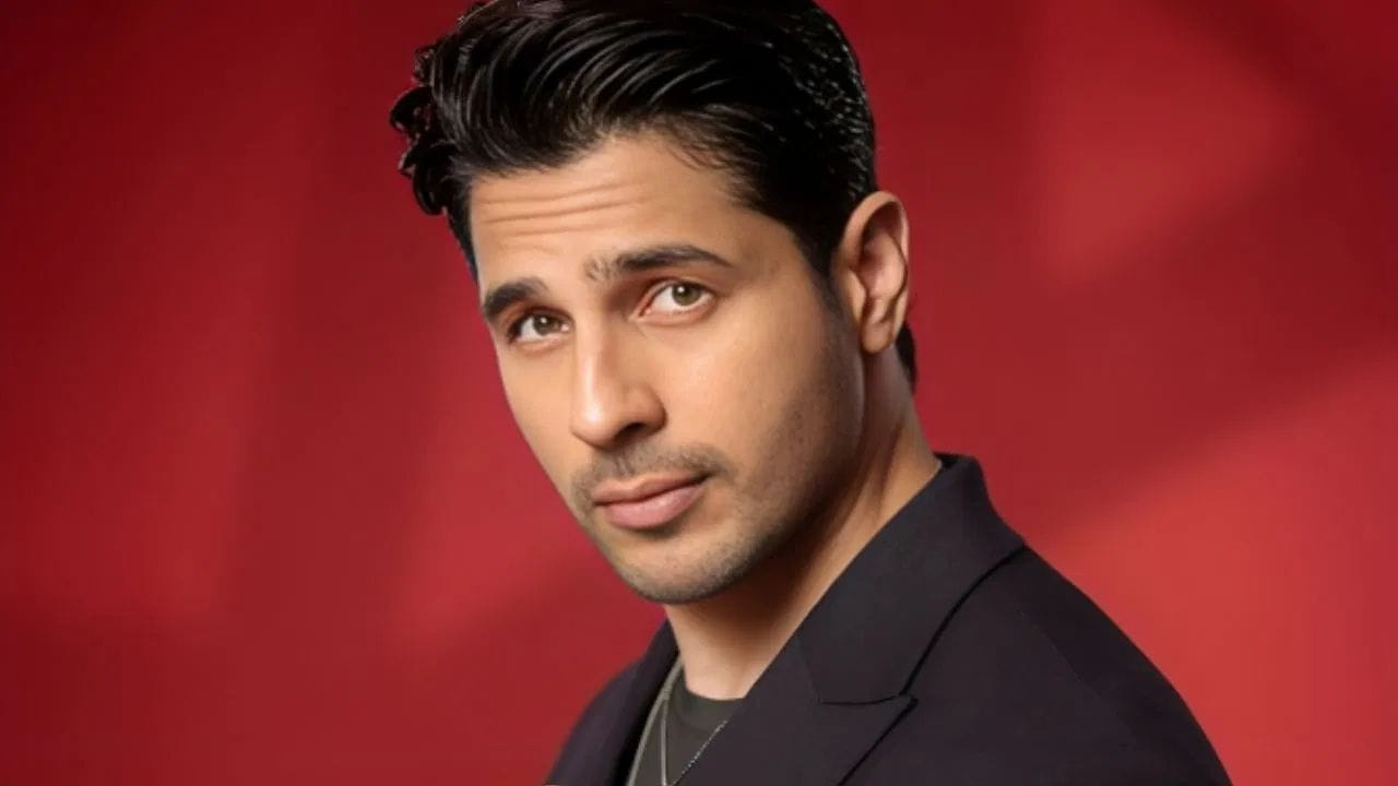 બોલિવૂડના જાણીતા અભિનેતા સિદ્ધાર્થ મલ્હોત્રાના ચાહકો માટે દુઃખદ સમાચાર સામે આવ્યા છે. તેમના પિતાનું અવસાન થયું હોવાનું જાણવા મળ્યું છે.