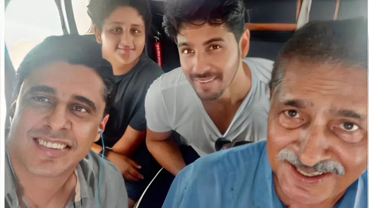 અભિનેતાએ પોતાના ઇન્સ્ટાગ્રામ એકાઉન્ટ પર લખ્યું કે, “તેઓ અસાધારણ ઈમાનદારી, અખંડિતતા અને સદાચારના ધની હતા.”