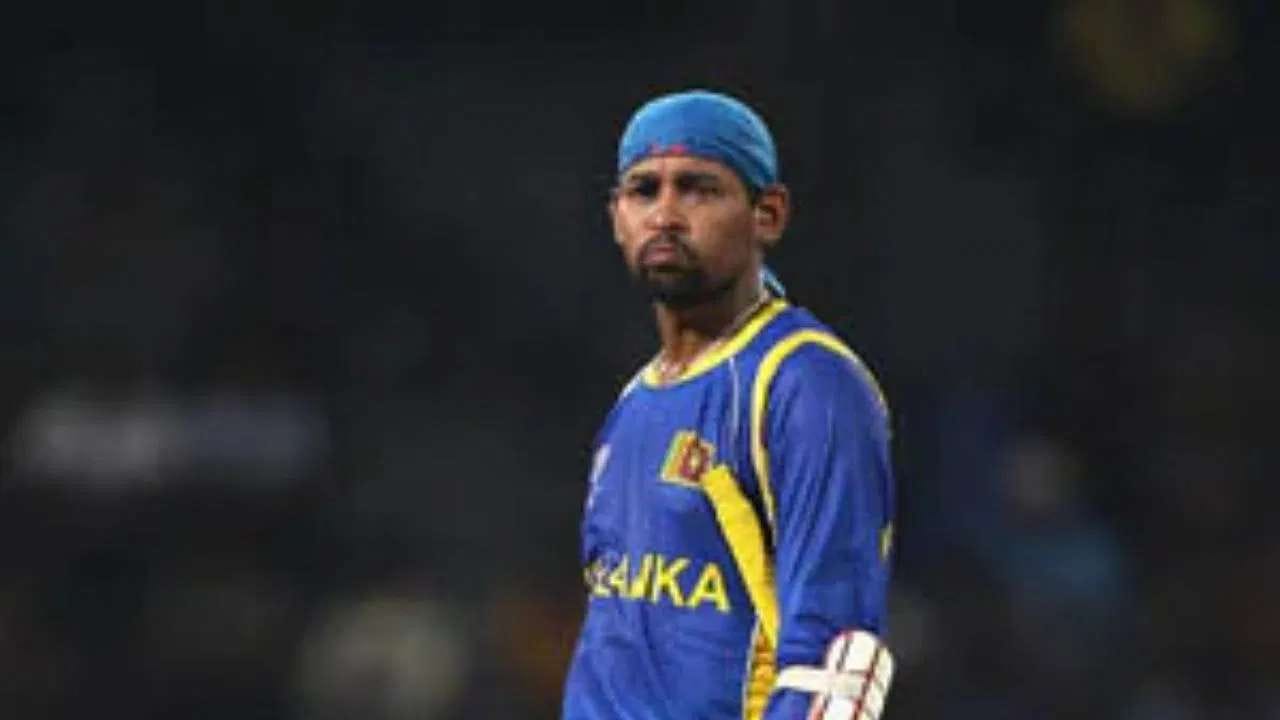 શૂન્ય રને આઉટ થવાની યાદીમાં બીજા ક્રમાકે શ્રીલંકાના ભૂતપૂર્વ સ્ટાર ઓપનર તિલકરત્ને દિલશાન છે. આ વિસ્ફોટક જમણા હાથના બેટ્સમેન T20 વર્લ્ડ કપમાં 34 ઇનિંગ્સમાં બેટિંગ કરી ચૂક્યા છે, પરંતુ પાંચ વખત ખાતું ખોલવામાં નિષ્ફળ રહ્યા છે.