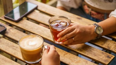 ગ્રીન ટી, બ્લેક કોફી અથવા રોજ સવારે ગરમ પાણી પીવાની આદત આજકાલ ટ્રેન્ડ બની ગઈ છે. ઘણા લોકો સોશિયલ મીડિયા પર ફરતા હેલ્થ વિડિઓ અને મેસેજથી પ્રેરાઈને આ રીતો અપનાવી રહ્યા છે. (Image Credit source: Social Media)