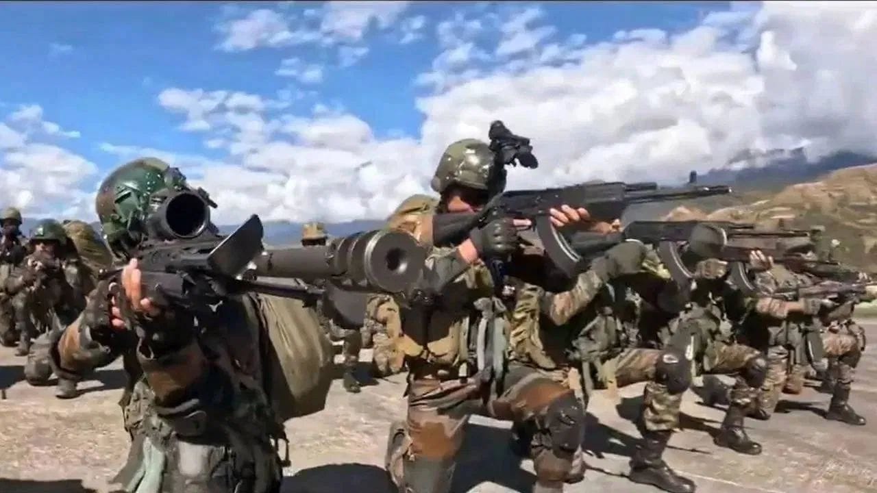 આ ક્રાંતિએ ભારત-પાકિસ્તાન-ઈરાન અને અમેરિકાના જૂના સમીકરણોને જડમૂળથી બદલી નાખ્યા, જે ઈરાન એક સમયે અમેરિકાના ઈશારે પાકિસ્તાનને હથિયાર આપતું હતું, તે આજે અમેરિકાના પ્રભુત્વ સામે મોરચો માંડીને બેઠું છે. આ પરિવર્તન એ વાતની સાબિતી છે કે, વૈશ્વિક મંચ પર માત્ર 'રાષ્ટ્રીય હિત' જ એકમાત્ર સત્ય છે.