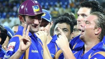 પાકિસ્તાનના બોલર સોહેલ તનવીરે (RR) IPLની પ્રથમ સિઝન (2008) માં પર્પલ કેપનો ખિતાબ જીત્યો હતો. તે સિઝનમાં તનવીરે માત્ર 11 મેચોમાં કુલ 22 વિકેટ ઝડપી હતી.  ઉલ્લેખનીય છે કે, ત્યારબાદ IPLમાં પાકિસ્તાની ખેલાડીઓના રમવા પર પ્રતિબંધ લાદી દેવામાં આવ્યો હતો.