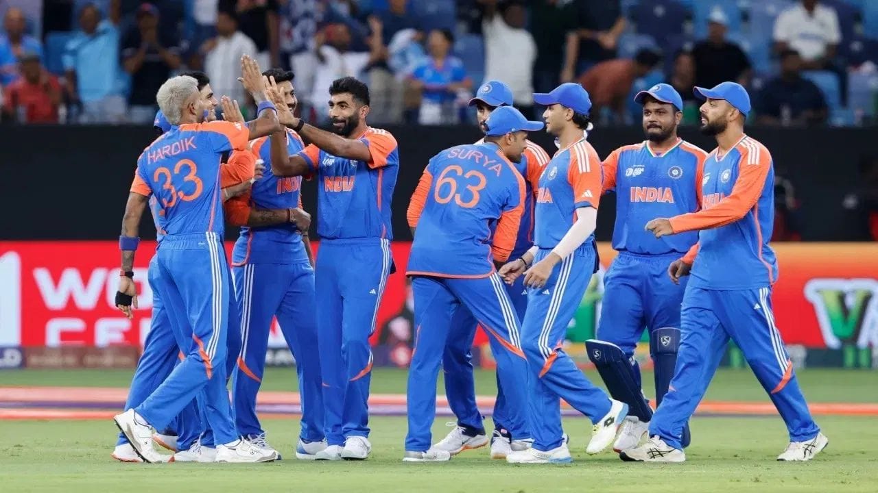ભારતીય પુરુષ ક્રિકેટ ટીમે ગુરુવારે એવો પરાક્રમ કરી બતાવ્યો છે, જેનાથી આખું વિશ્વ દંગ રહી ગયું છે. ટી-20 વર્લ્ડ કપ 2026માં ભારતે દુનિયાની નંબર 1 ટીમ બનવાનું ગૌરવ હાંસલ કર્યું છે, પણ આ જીત રનની નથી, કંઈક અલગ જ છે.
