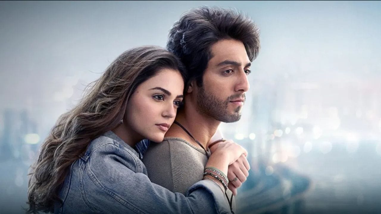 'સૈયારા' 2025 ની બીજી સૌથી વધુ કમાણી કરનારી ફિલ્મ બની છે. યશ રાજ ફિલ્મ્સના બેનર હેઠળ બનેલી મ્યુઝિકલ લવ સ્ટોરીનું બજેટ આશરે રૂપિયા 80 કરોડ હતું. તેના રિલીઝ દરમિયાન ફિલ્મને દર્શકો તરફથી જબરદસ્ત પ્રતિસાદ મળ્યો હતો. આ ફિલ્મે રૂપિયા 228 કરોડનો હિસ્સો મેળવ્યો. આ ઉપરાંત ફિલ્મની આવક આશરે રૂપિયા 323 કરોડ થઈ. એકંદરે, અહાન પાંડે અને અનિત પદ્દા અભિનય દ્વારા  ફિલ્મે આશરે રૂપિયા 243 કરોડનો નફો મેળવ્યો. (ફોટો ; Google)