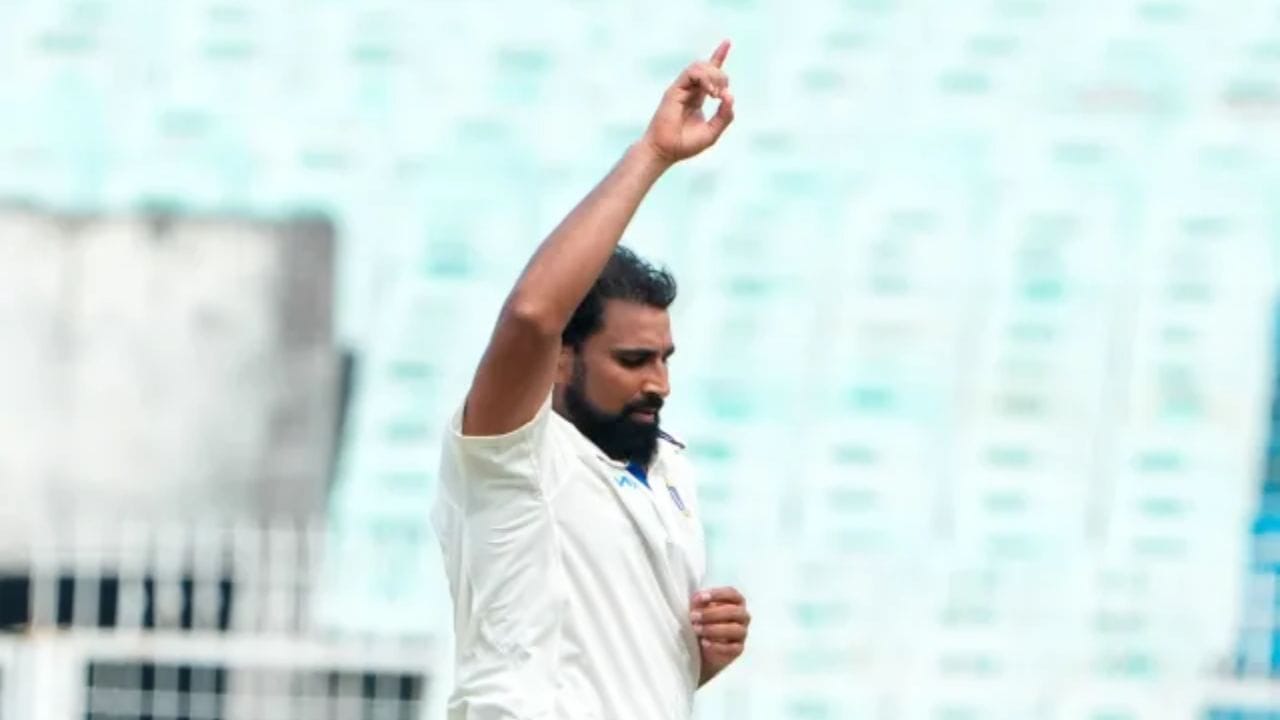 ટીમ ઈન્ડિયામાં વાપસીનો પડકાર: જોકે શમી માટે ટીમ ઈન્ડિયાના દરવાજા હાલ મુશ્કેલ દેખાય છે. ઈંગ્લેન્ડ પ્રવાસ માટે પસંદગીકારોએ તેનો સંપર્ક કર્યો હતો પરંતુ તેણે રમવાની ના પાડી હોવાના અહેવાલ છે. તેમ છતાં શમી હાર માનવા તૈયાર નથી. તે માને છે કે તેનું કામ પ્રદર્શન કરવાનું છે અને ટીમ મેનેજમેન્ટ પર બધું છોડી દેવું જોઈએ. ચાહકો હવે એ જોવા આતુર છે કે શમી IPL માં કેવો તરખાટ મચાવે છે.