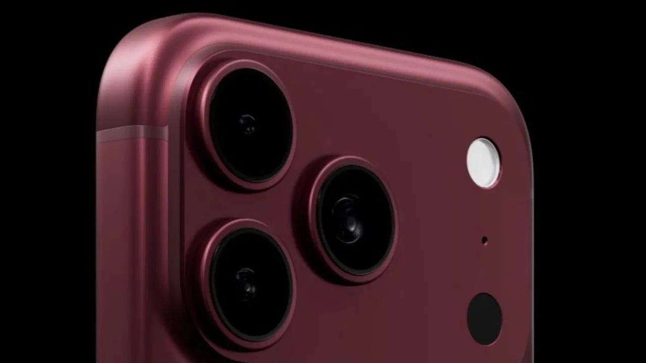 ટેક દુનિયામાં ફરી એકવાર નવા iPhoneને લઈને ચર્ચાઓ ચાલુ થઈ ગઈ છે. તાજેતરમાં iPhone 18 Pro અને તેના પ્રો મેક્સ મોડલ વિશે ઘણી માહિતી લીક થઈ છે. આ ડિવાઇસ સપ્ટેમ્બર 2026માં લોન્ચ થવાની સંભાવના છે. હાલાકી કંપનીએ હજુ સુધી કોઈ સત્તાવાર જાહેરાત કરી નથી, પરંતુ લીક્સના આધારે આ સ્માર્ટફોનમાં અનેક નવા અને અદ્યતન ફીચર્સ જોવા મળી શકે છે.