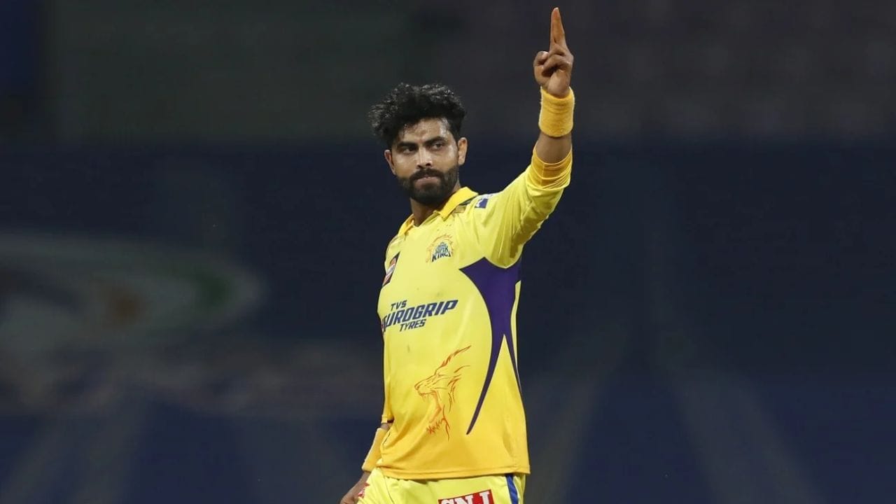 R Jadeja: જાડેજાની સામે કોહલીએ 160 બોલનો સામનો કરીને 179 રન બનાવ્યા છે, જાડેજા સામે કોહલીએ 111.87ની ધીમી સ્ટ્રાઇક રેટ થી રન બનાવ્યા છે. જેમાં 5 છગ્ગા અને 10 ચોગ્ગાનો સમાવેશ થાય છે. (Photo-BCCI)